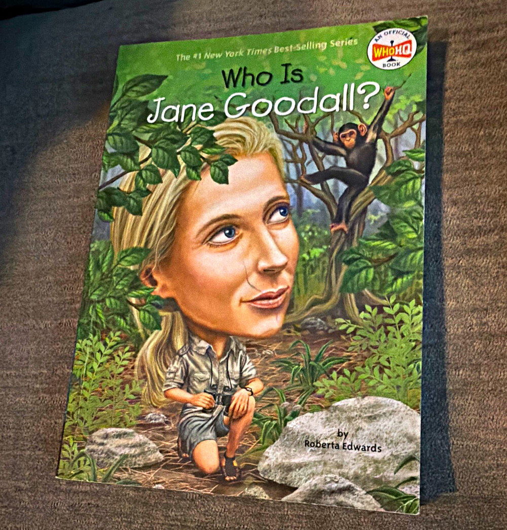 Who Is Jane Goodall? by Roberta Edwards Paperback, Illustrated (Who HQ)
